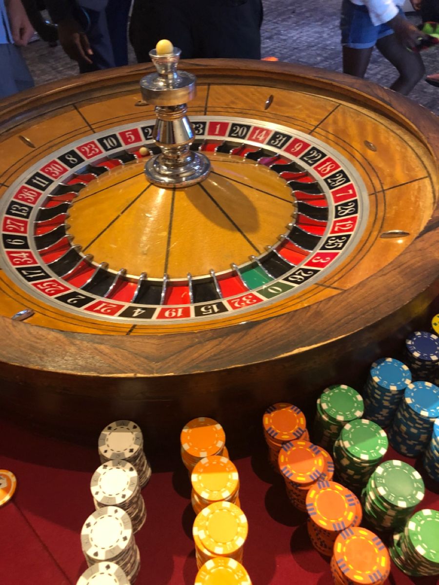 1 ST BET کھلاڑیوں کے لیے لائیو کیسینو سیکشن